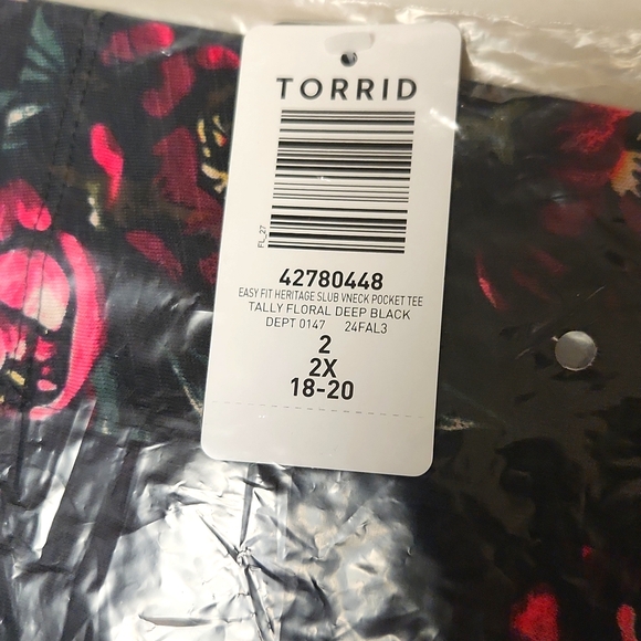 ❤️NWT VINTAGE TORRID TEE - FLORAL PRINT POCKET TEE - SOFT COTTON - PLUS SIZE - Picture 5 of 14